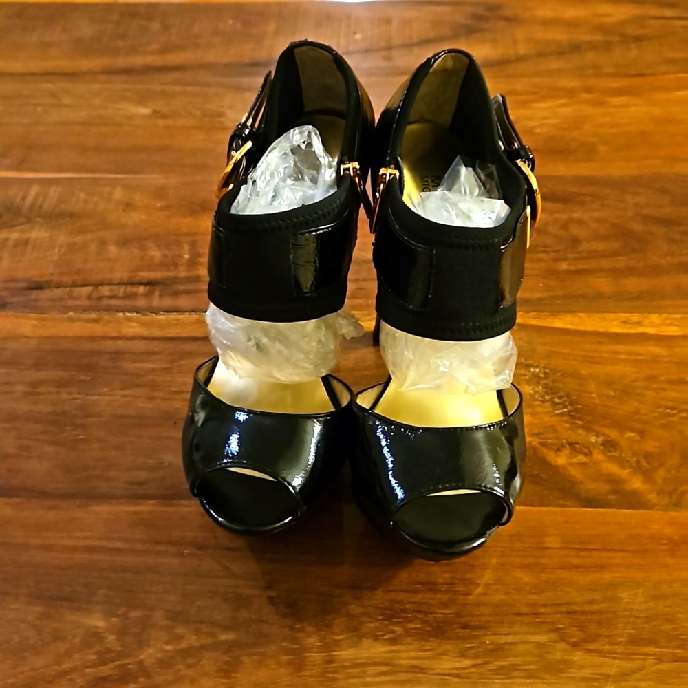 Michael Kors Morgen Patent Black heels Size 6.5